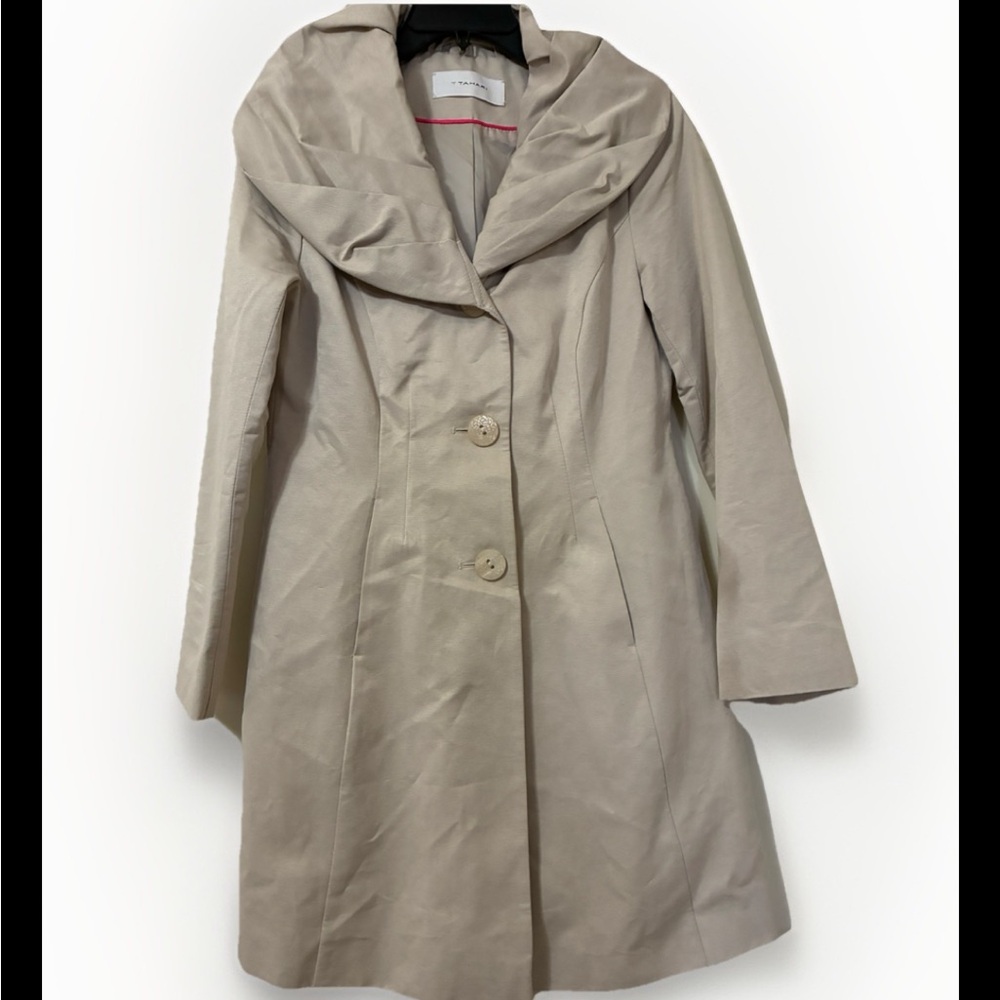T by Tahari Elegant Vintage Style Light Weight Button Up Jacket, NWOT, Size Med.